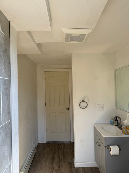 Building Photo - 490 Boswell Ave