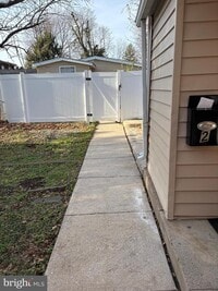 Building Photo - 7330 Sycamore Ave