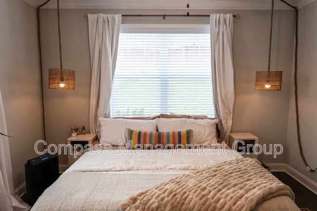 Building Photo - 933 E Churchwell Ave