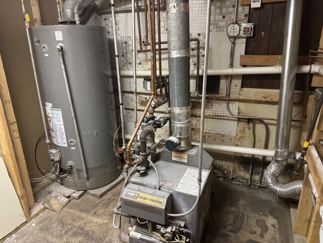 Building Photo - 15214 Woodlawn Ave