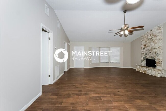 Building Photo - 3 Bedroom Pet-Friendly Home in Port St. Lucie, FL with Main Street Renewal