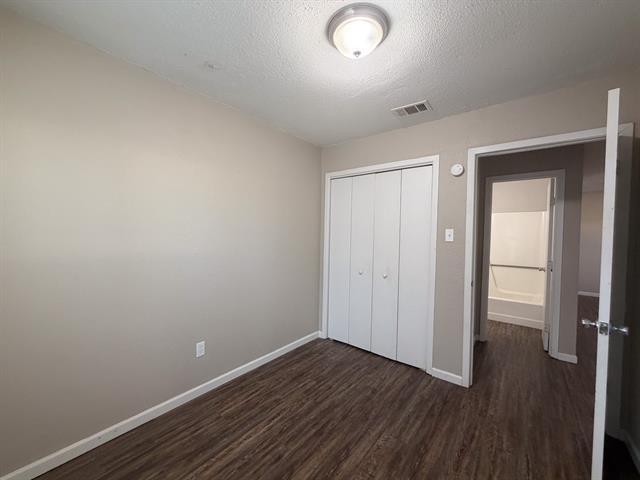 Building Photo - 3224 W 8th Ave