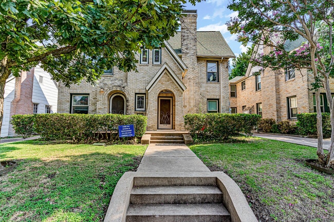 Building Photo - 5926 La Vista Dr