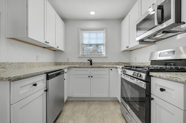 Building Photo - Renovated Midtown Apartment