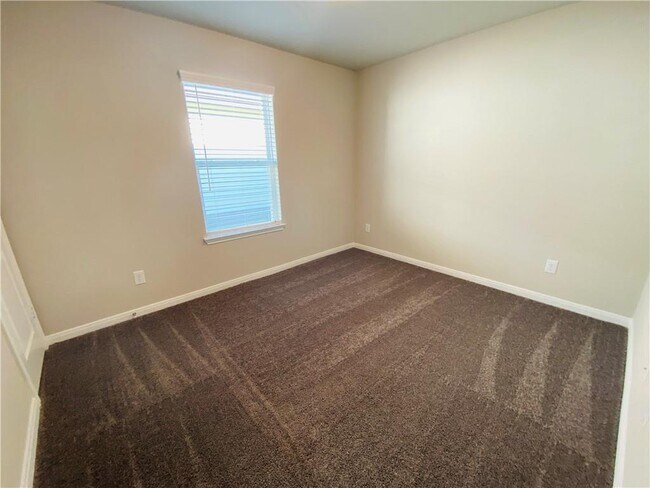 Building Photo - 721 Hollyhock Dr