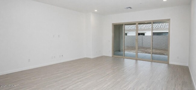 Building Photo - 9803 E Thornbush Ave