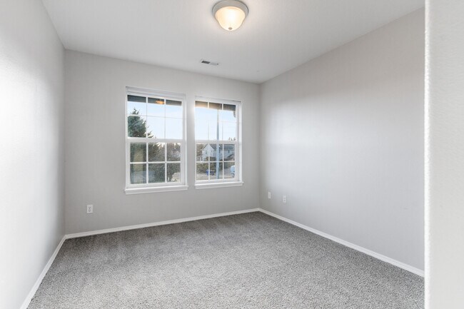 Building Photo - 2851 Cleveland Ave NW