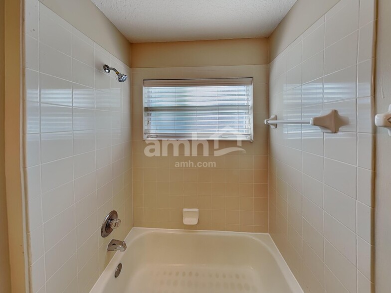 Building Photo - 14021 Golden Eagle Dr