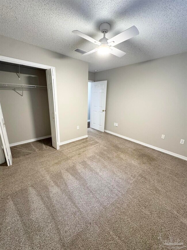 Building Photo - 5661 Fairview Dr