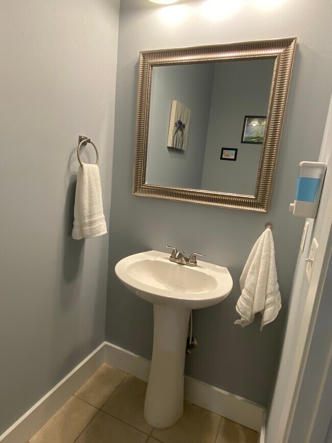 Building Photo - 8603 Marlin Pl