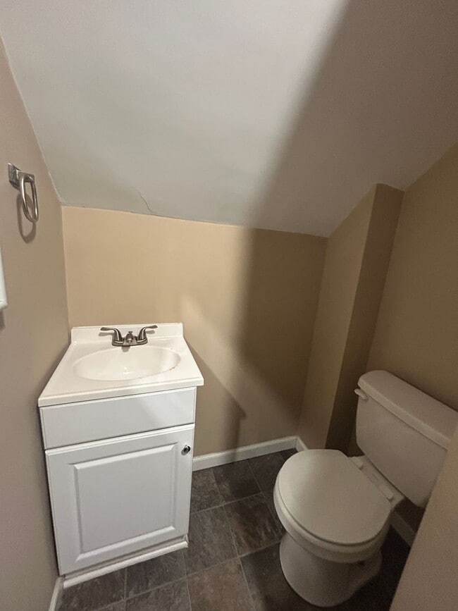 Building Photo - 407 17th Ave