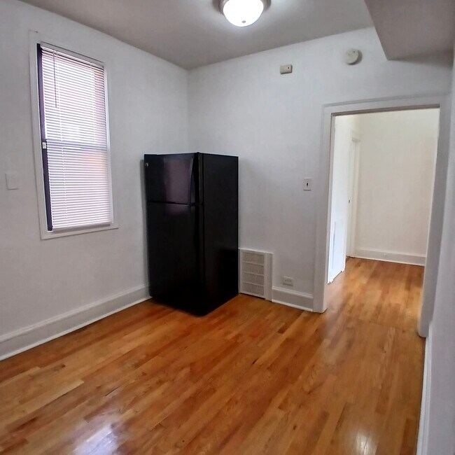 Building Photo - 4808 W Barry Ave