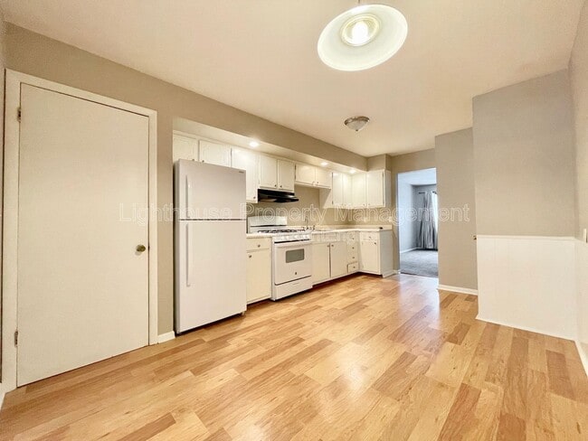 Building Photo - 1054 Royal Oak St SW