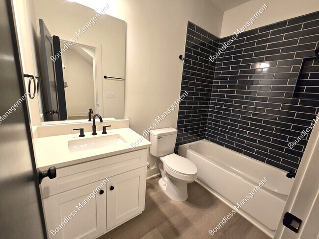 Building Photo - 340 Eugenia St SW