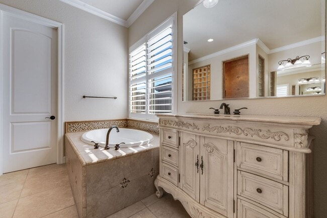 Building Photo - Luxury 4-Bedroom Home in El Dorado Hills Exclusive Serrano Community!