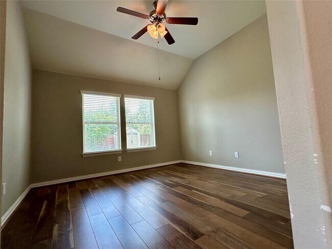 Building Photo - 202 Saffron Springs