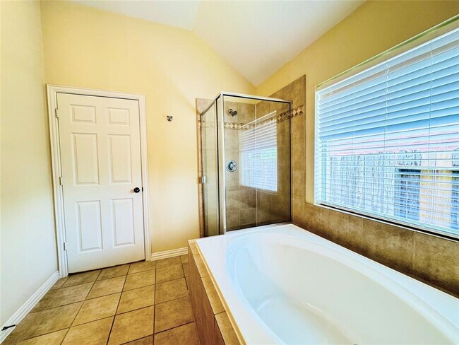 Building Photo - 23247 Dewflower Dr