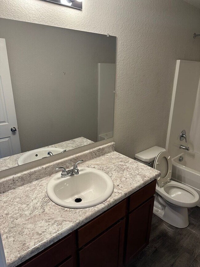 Building Photo - Available Now!  Spacious 5-Bed, 3.5-Bath Corner-Lot Home in West Fayetteville