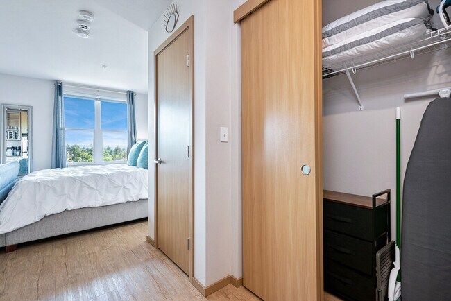 Building Photo - 2710 17th Ave S