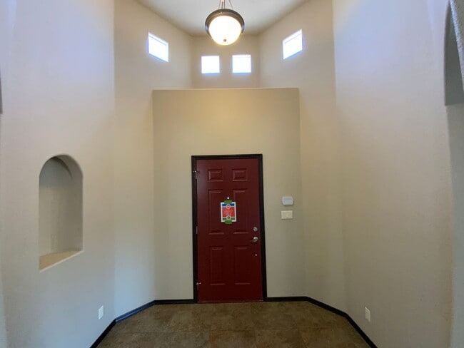 Building Photo - 3 Bedroom Custom Single Story Home Availab...