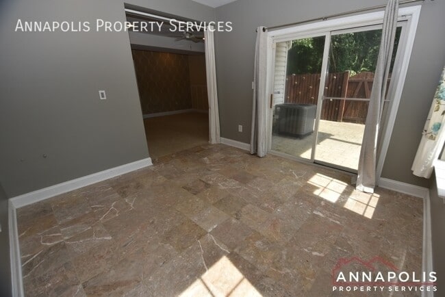 Building Photo - 888 Stonehurst Ct