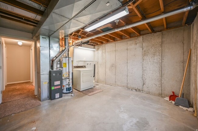 Building Photo - 916 Vics Rd