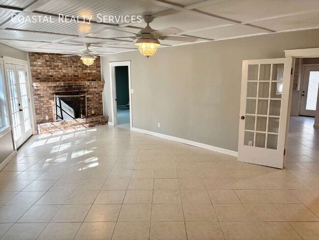 Building Photo - 32 Bay Dr NE