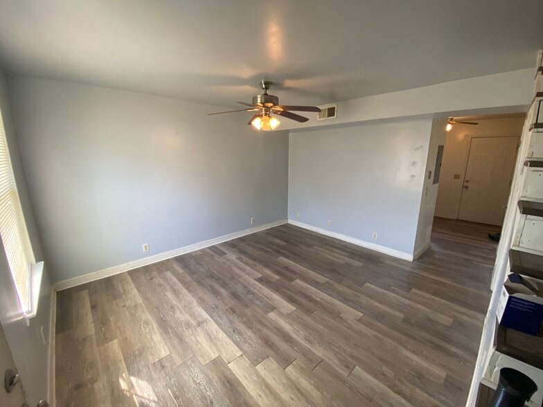 Living - 2533 Highland Trace Dr