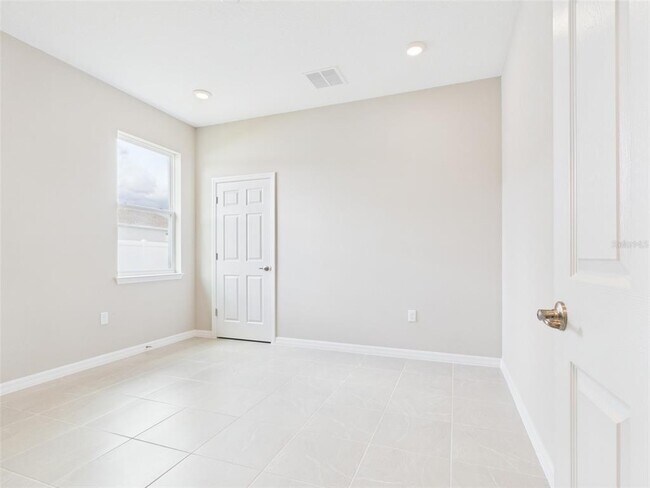 Building Photo - 5717 SW 71st Ct
