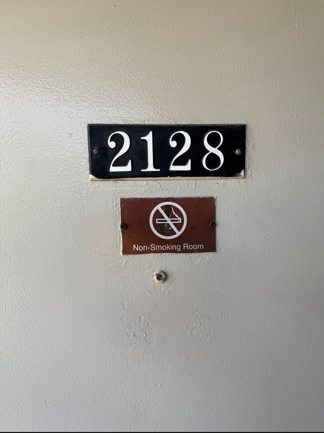 Building Photo - Best Deal in the area! Newly renovated Studio apartment - All Utilities Included!