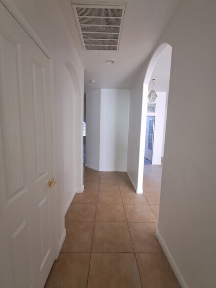 Building Photo - 2642 Sunday Grace Dr