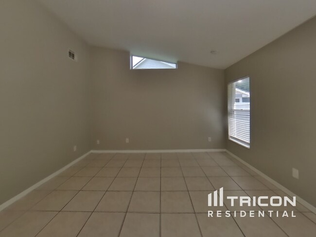 Building Photo - 653 Sand Ridge Dr