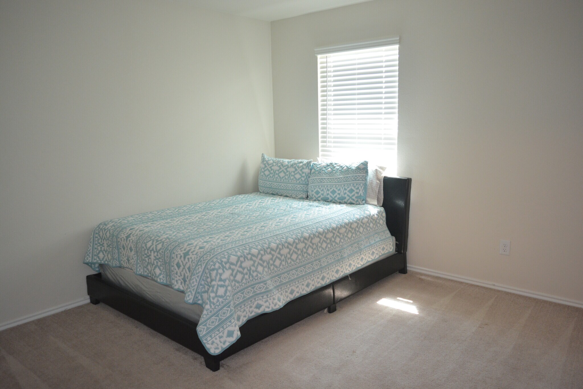 Building Photo - 1723 Cormorant Cres