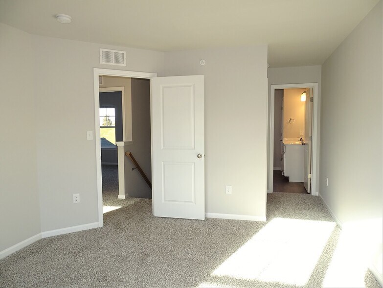 Building Photo - 21 Cobblestone Ct