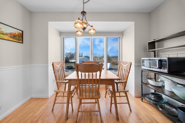 Building Photo - 83 Carriage Dr