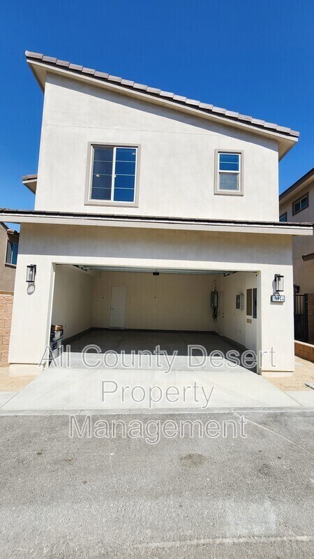 Building Photo - 35944 Randall Ln