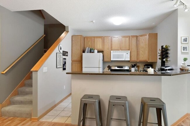 Building Photo - 2566 Ellis Ave
