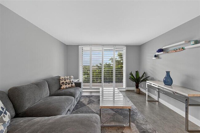 Building Photo - 1800 N Andrews Ave