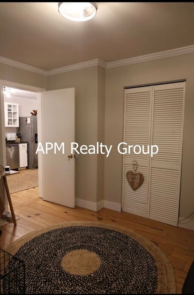 Building Photo - Private Country Feel Close to Downtown Chapin