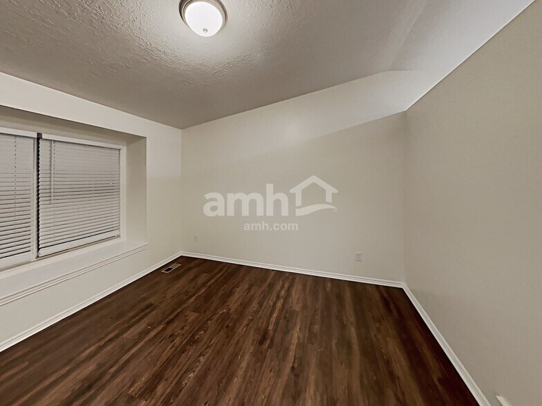 Building Photo - 514 W 150 S