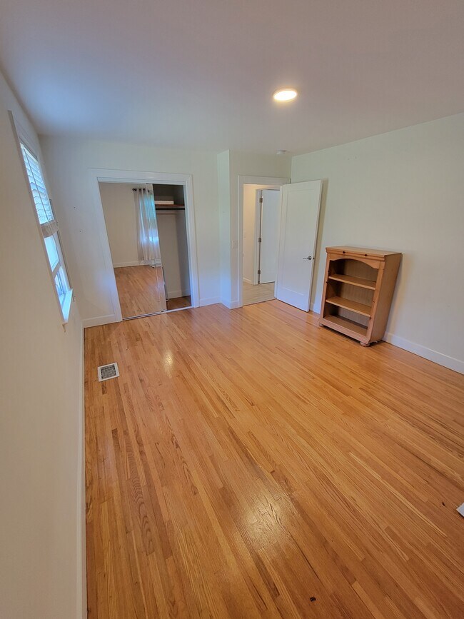 back bd. rm. - 2948 McGavock Pike
