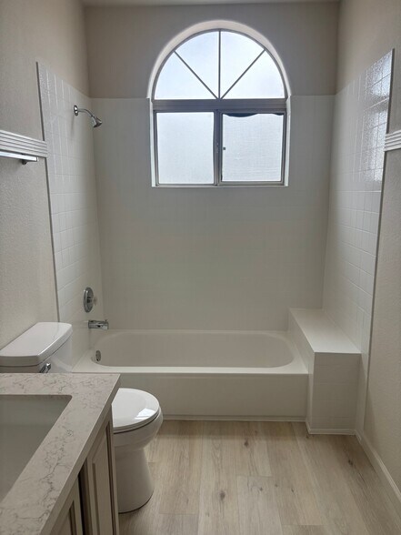 Building Photo - 5624 E Kelton Ln
