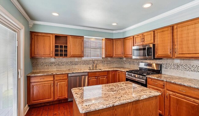Building Photo - 15025 Liberty Ln