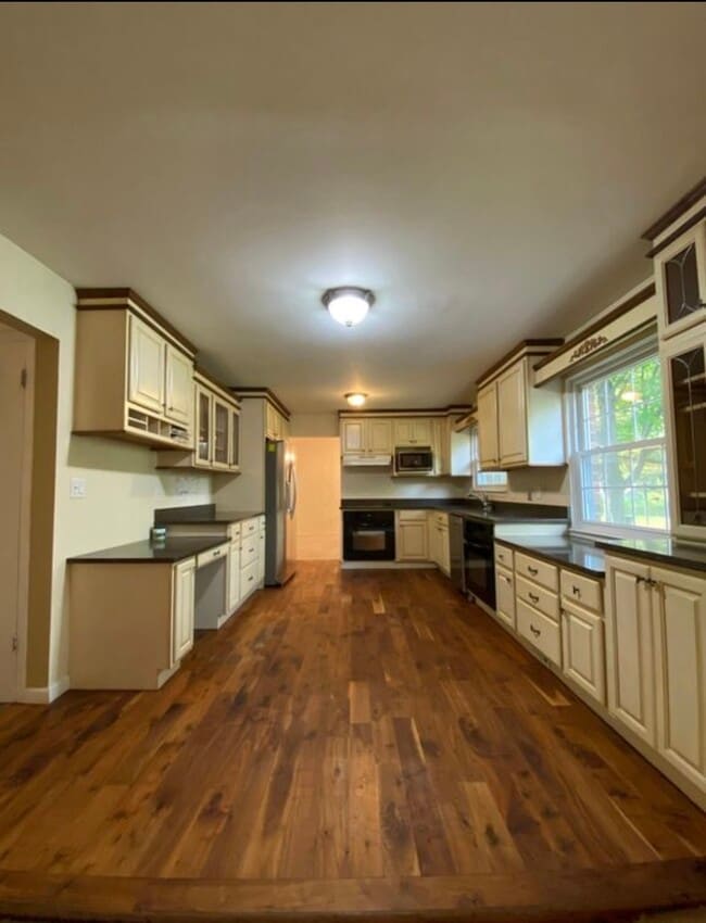 Building Photo - 2309 Cumberland Dr