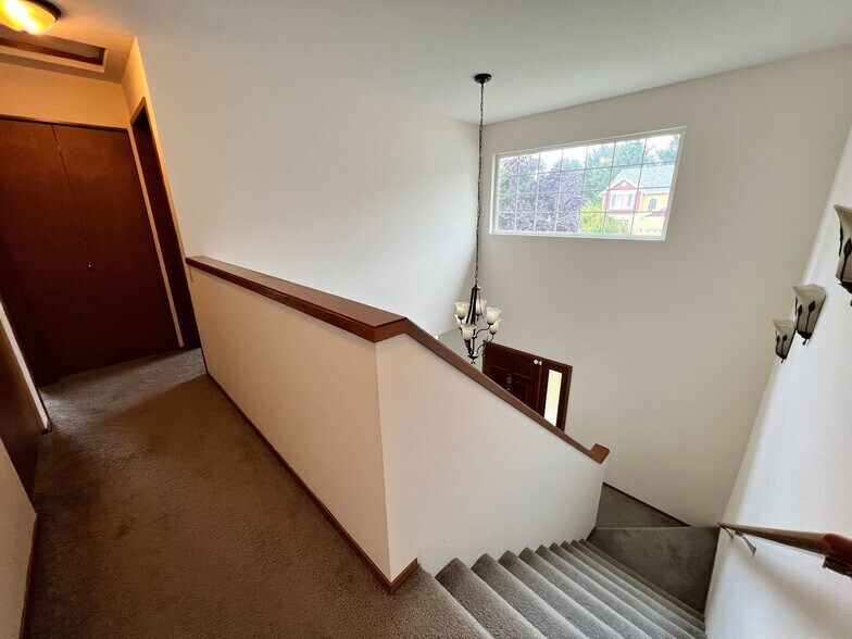 Building Photo - 5401 Highland Dr SE