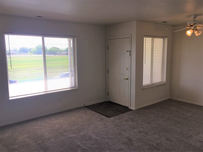 Interior Entrance - 2709 Wildwood Cir