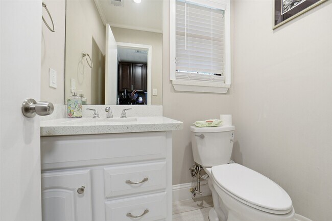 Building Photo - 1306 Carriage Dr