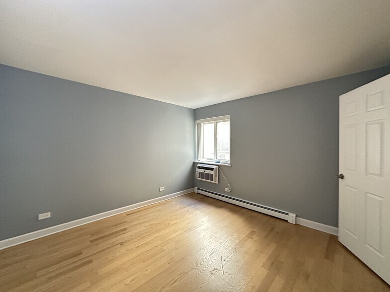 Building Photo - 663 W Grace St