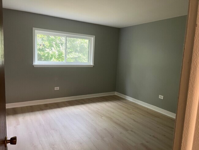 Building Photo - 7425 Brookdale Dr