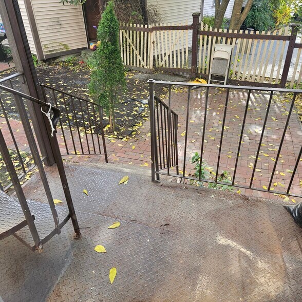 Building Photo - 54 Vineland St